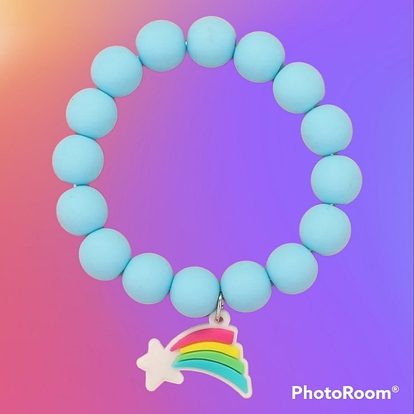 Choice of girl's stretch bracelets ๐, ๐ฆ, or ๐. - Picture 3 of 3